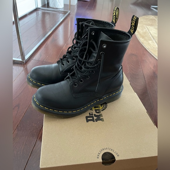 Dr Martens 1460 size 7 ladies leather - Picture 4 of 8